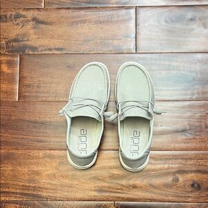 Hey Dude Light Gray Slip-On Shoes Women Size 8